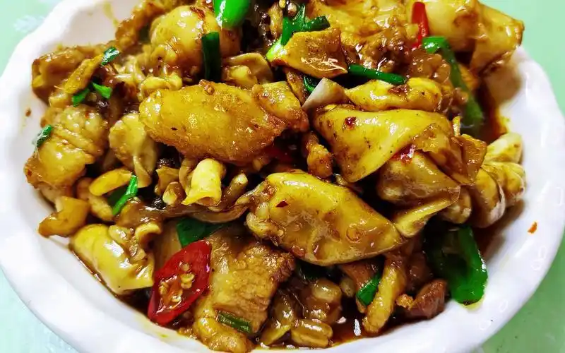 今天做一个鱼泡,有些人对鱼泡情有独钟,这道菜