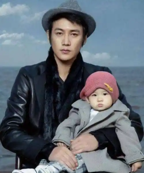 原创陆毅三胎儿子曝光长得太像陆毅贵族气息浓亲口承认是陆毅儿子