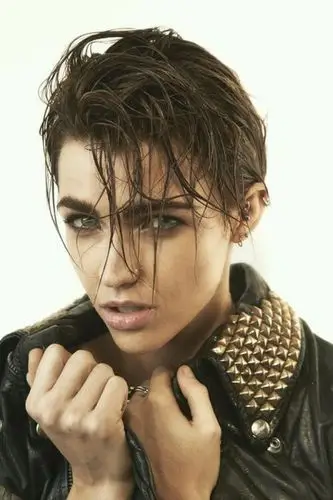 鲁比·洛斯 ruby rose langenheim