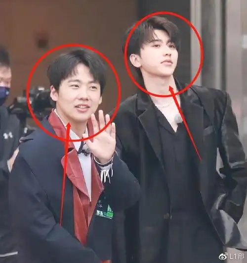 郭麒麟回归跑男与蔡徐坤同框亮相我却在关注蔡徐坤手放的位置