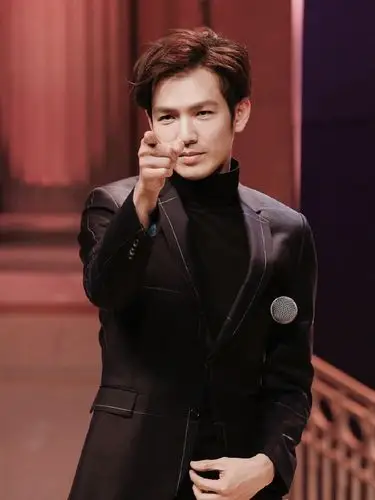 钟汉良一路繁花相送爆笑来袭,新春路非携女友来拜年啦