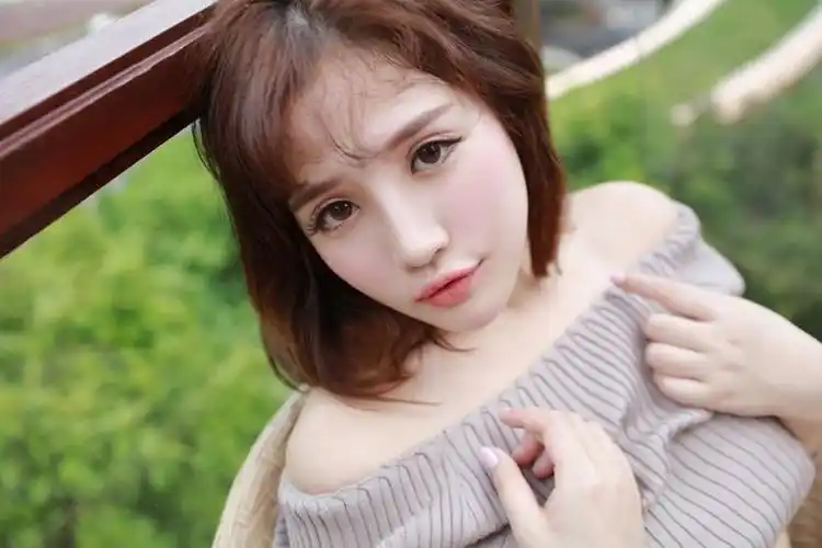 童颜巨乳徐cake透视装酒店玩翻滚[50p]