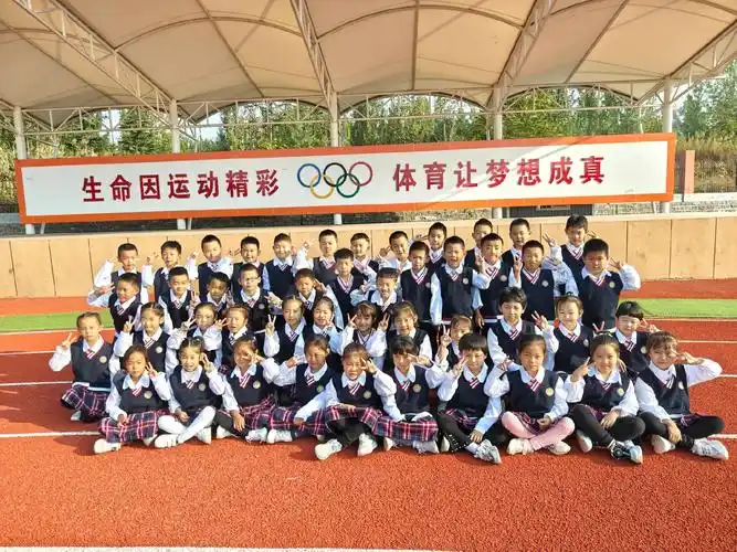 记录校园生活 #第一次穿小学生校服#第一次升旗仪式 #第一 - 抖音