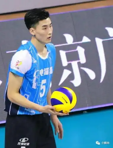 不要总盯着宁泽涛看,男排这位也是帅翻天噢_于垚辰