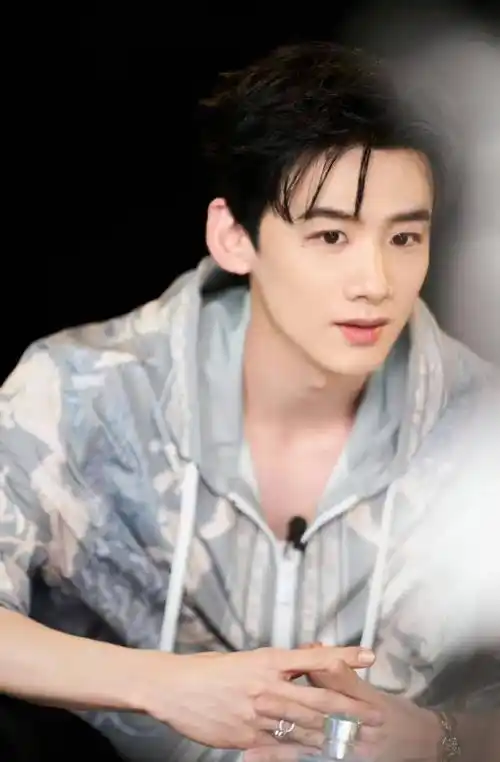 黄晓明杨颖复婚?李玉刚隐婚?沈月孙宁和好?白敬亭拉何炅洗白?