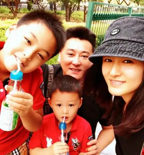 娶小16岁娇妻,41岁当爸|刘涛|任泉|潘粤明|李冰冰|黎明绝杀_网易订阅