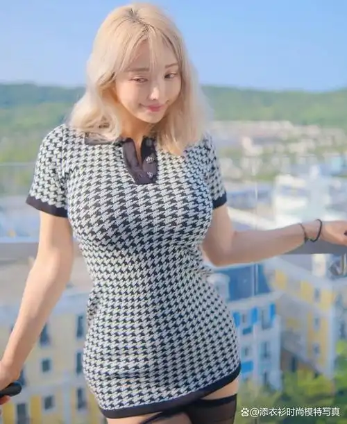 微胖女孩展现自信美丽,为杂志封面献上最美好身材