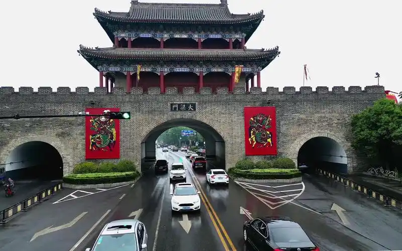 航拍开封古城墙,全长14.4公里,国内现存第二大城墙,2300年历史