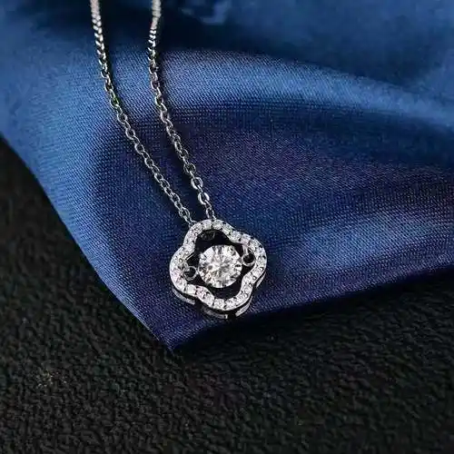 s925灵动四叶草莫桑项链仿真钻石吊坠锁骨颈链女项链