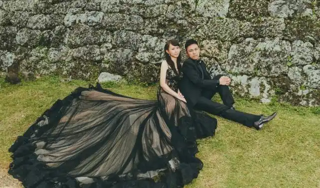 2013年,卓依婷正式登记结婚,老公则是一名圈外人.