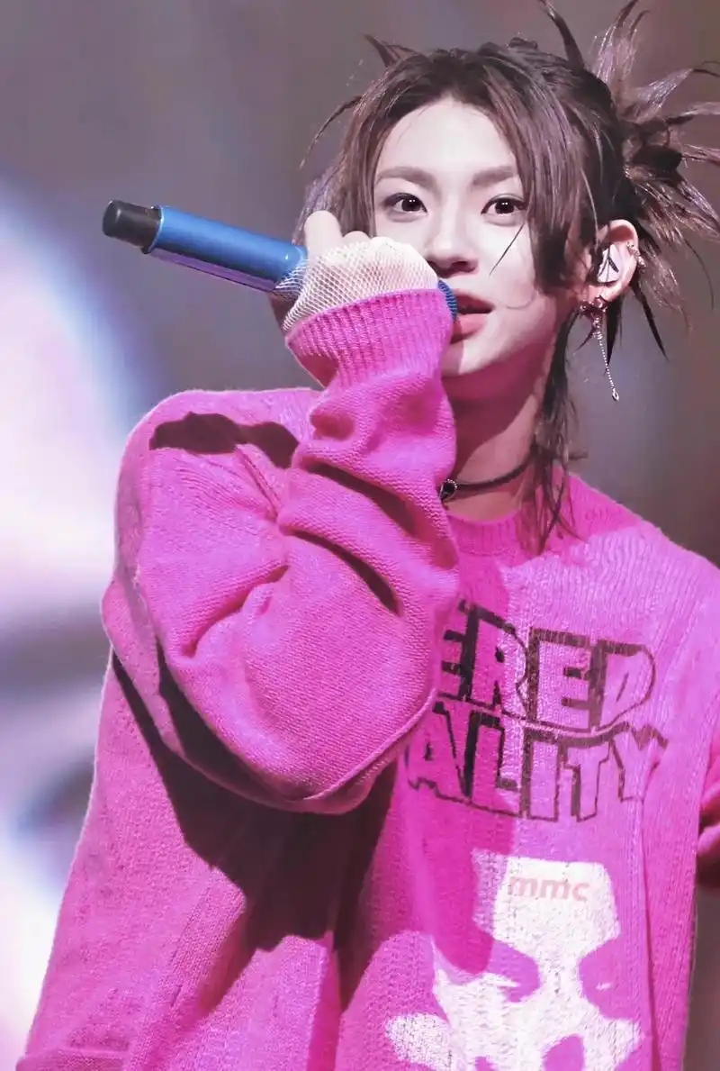 存不完 图根本存不完#小鬼王琳凯 #这谁顶得住啊 #又美又飒 - 抖音