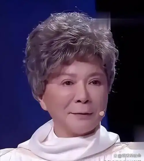 原来他就是蔡明儿子,隐瞒多年不公开,是蔡明的骄傲更是最大心病