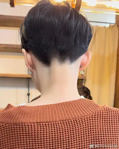 当下最火女发来了,两侧掏空推后脖短发,喜欢别错过|发型|短发|理发师