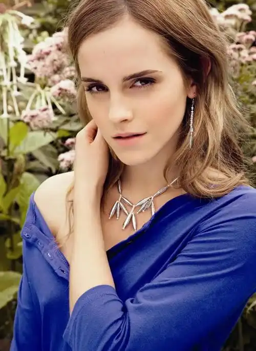 全球公认的十大美女莫妮卡贝鲁奇一颦一笑尽显风韵