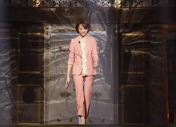 《朗读者》与另一个董卿