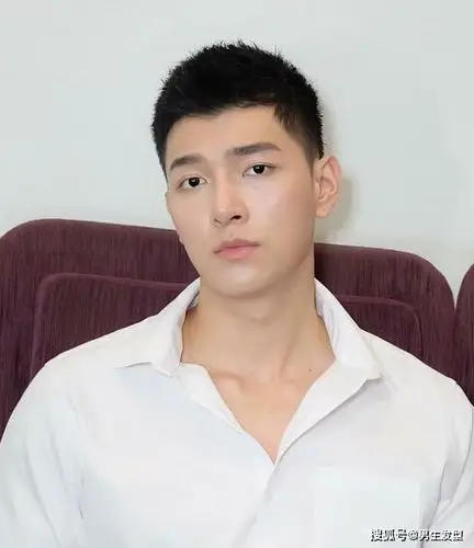 第2款:"两边铲"圆寸发型