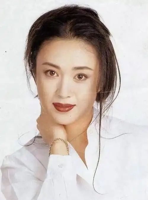 "最美妲己"傅艺伟的坠落史