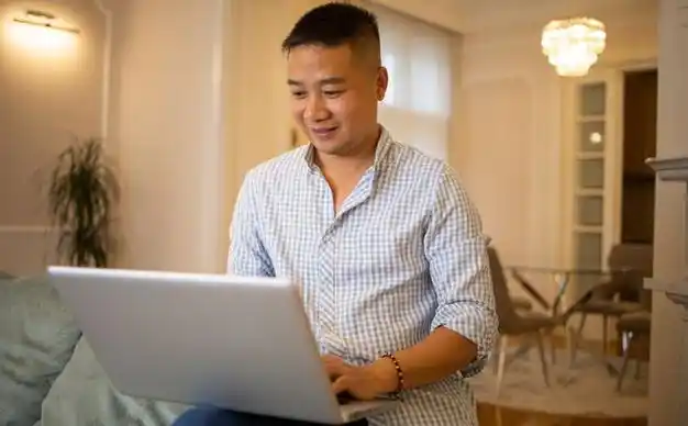 45岁中年男人的自述:妻子找了个男朋友,我年薪30万,我不敢离婚