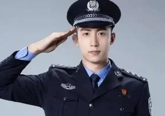 明星穿警服照,张家辉最飒吴彦祖帅气杨幂颜值担当,最后的最经典_剧照