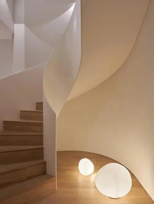 旋转楼梯真的很美