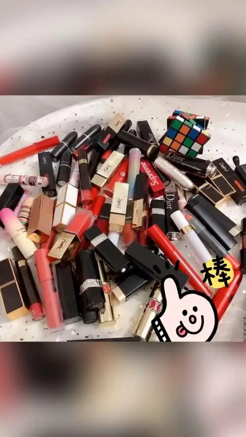 上个月出国买了一大堆口红,怀孕了老公不让用,一堆还没有用过的口红