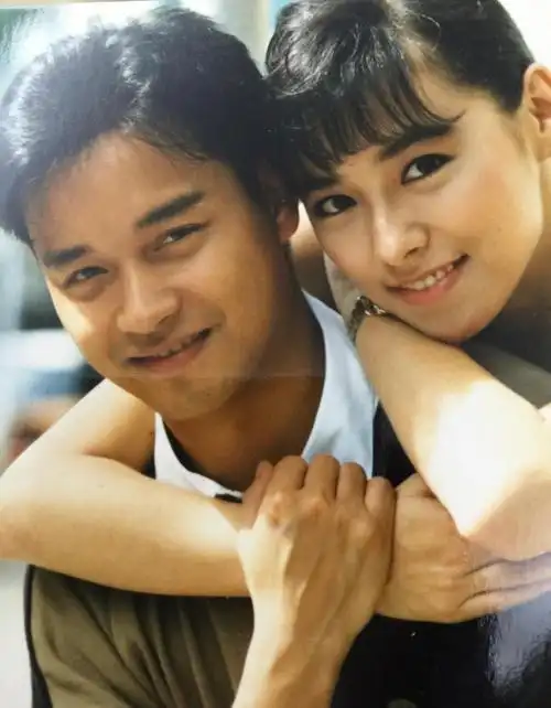 张国荣和朱宝意昔日荧幕情侣好登对