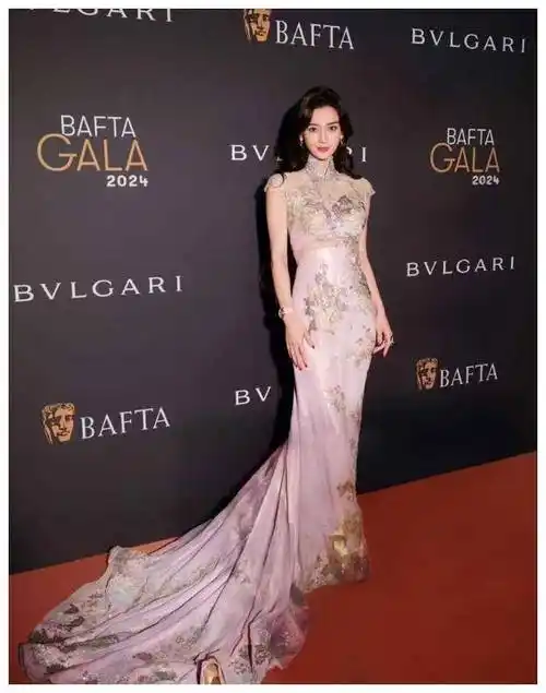 杨颖一晚两套高定惊艳热搜!此前网传均误,网友惊呼,豁出去了!