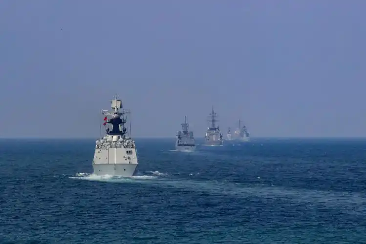 威武中国海军舰艇编队完成多国海军联演海上阶段演习