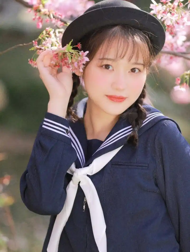 这组图我取名叫"春日绯红" 穿jk水手服拍樱花写真真的是少女100分