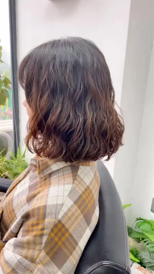 慵懒纹理烫 蓬松显脸小 减龄易打理 免打理烫发