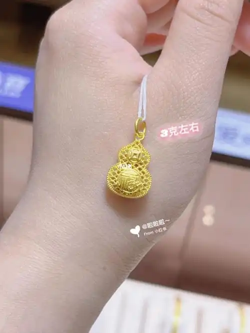 六福珠宝克重黄金小葫芦挂坠