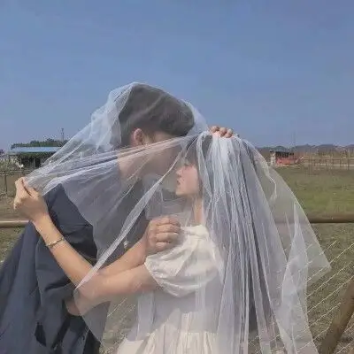 情侣头像掀头纱