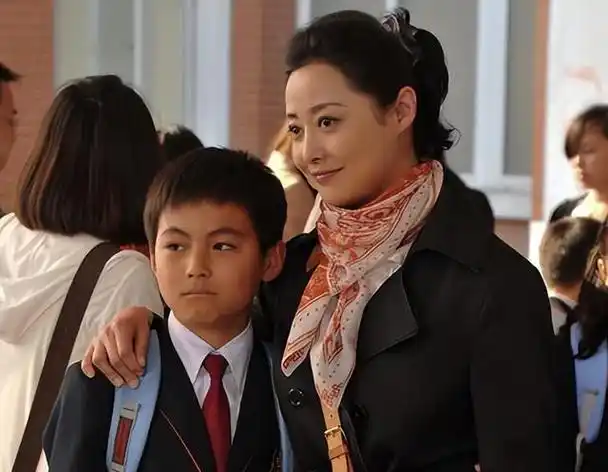 的出色表现,荣获百花奖最佳女主角奖,为她的演艺事业迎来了崭新的春天