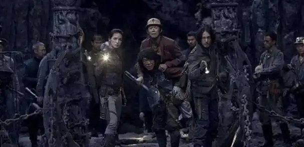 文物本身就有着很高的价值,导致出现很多盗墓者,他们深知古墓里的