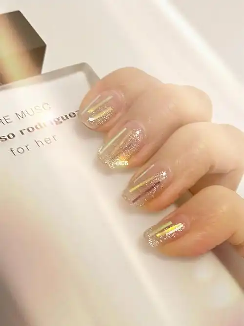 夏日显白纯欲渐变猫眼美甲