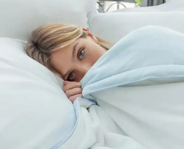 夏天夜晚越睡越热?盖上凉快5度的冷感被,比裸睡还舒服!