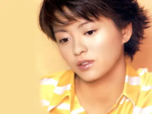 再说梁咏琪短发撩人依旧走过爱错的青春转身是她爱对人的幸福