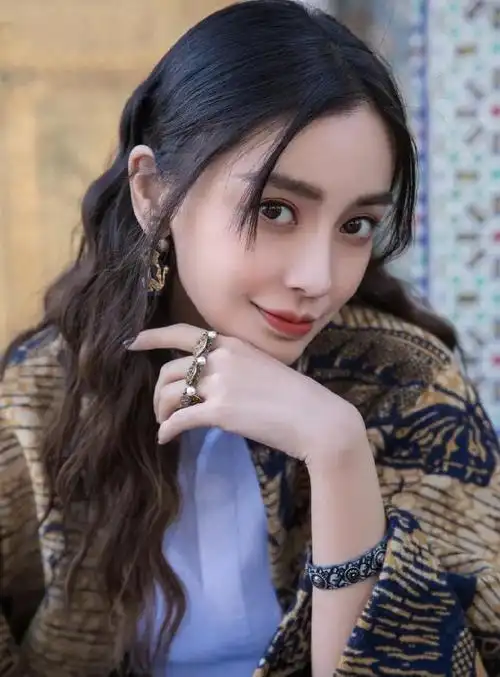 杨颖机灵活泼甜美可爱的写真