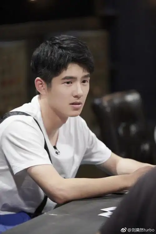 高校把化妆列为必修课这些学长学姐的妆容有没有秒到你