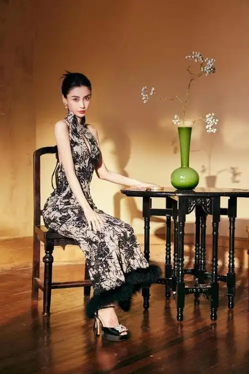 上海这一夜杨颖穿旗袍秀火辣身材生图却十分憔悴显老态