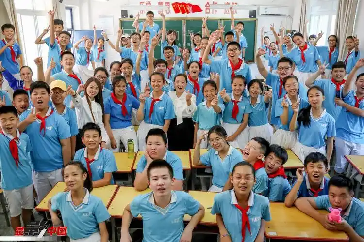 最后一次班级合影.新华网发 曾宪平摄