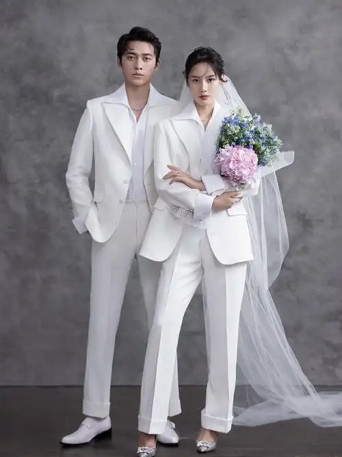 那些穿西装拍婚纱照的女生真是绝了酷女孩都这样结婚