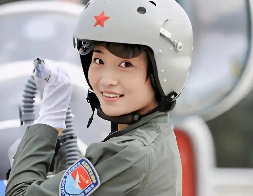 余旭王牌女飞行员在执行任务中壮烈牺牲年仅30岁未婚如果你刷到此视频