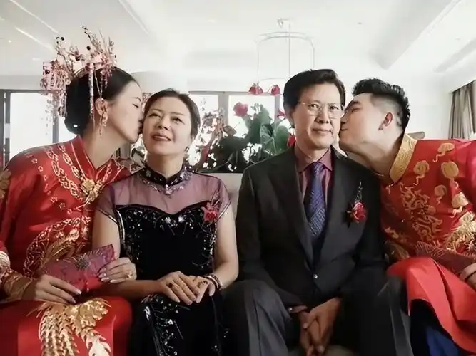 张常宁大婚三细节感人嫁妆是脐带哥哥张晨背上车红旗婚车亮眼