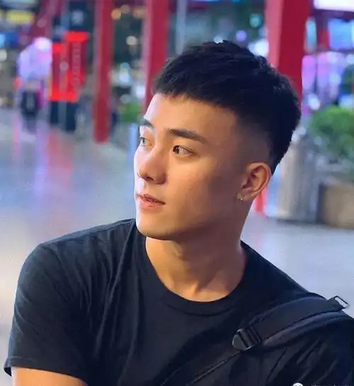 两边剃光的最帅气发型 两边剃掉中间碎发照片-百科叔叔