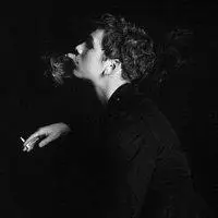 男人点烟图片做头像【点击鼠标右键下载】