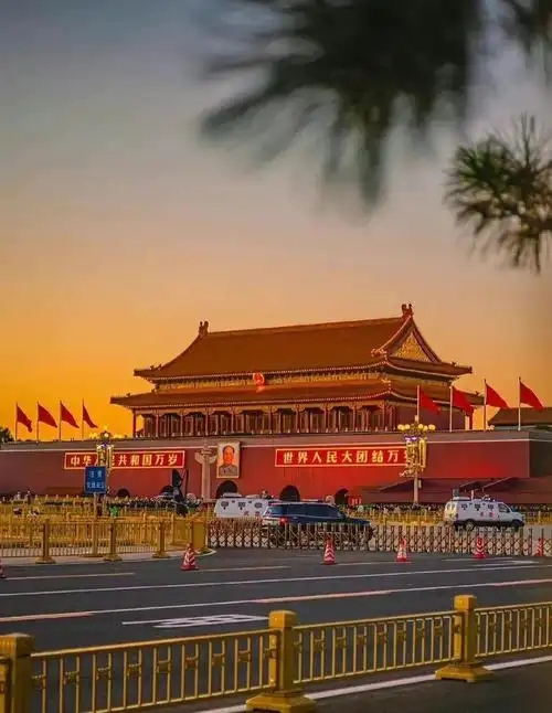 凌晨5:00,升完国旗后发生惊天一幕,感动全中国!