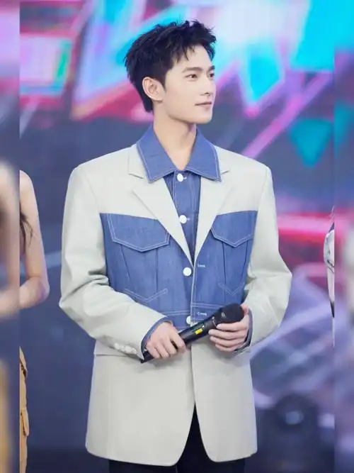 上快乐大本营的杨洋图片,节目在8月7日播出.