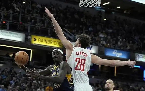 网易首页>网易号>正文申请入驻> 第二节比赛,阿-霍勒迪与史密斯先后投