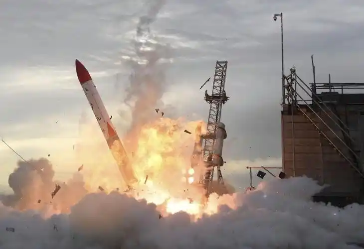 日本一企业发射火箭失败 升空4秒后坠毁